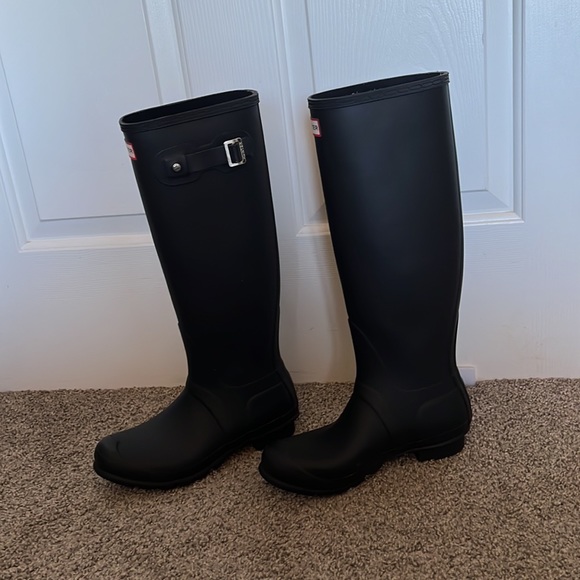 Hunter boots. Women’s size 8 - Picture 6 of 7